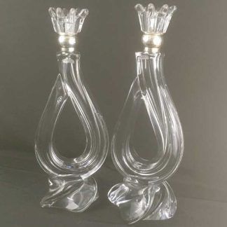 Pareja de candelabros de cristal y plata
