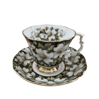 Servicio de té individual de fina porcelana, con sello de Royal Albert. Colección Provincial Flowers. Modelo DogWood.
