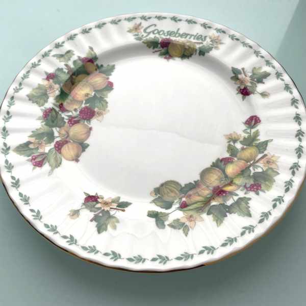 Plato Gooseberries(20,7cm). Covent Garden Fruits series (Royal Albert) - Imagen 3